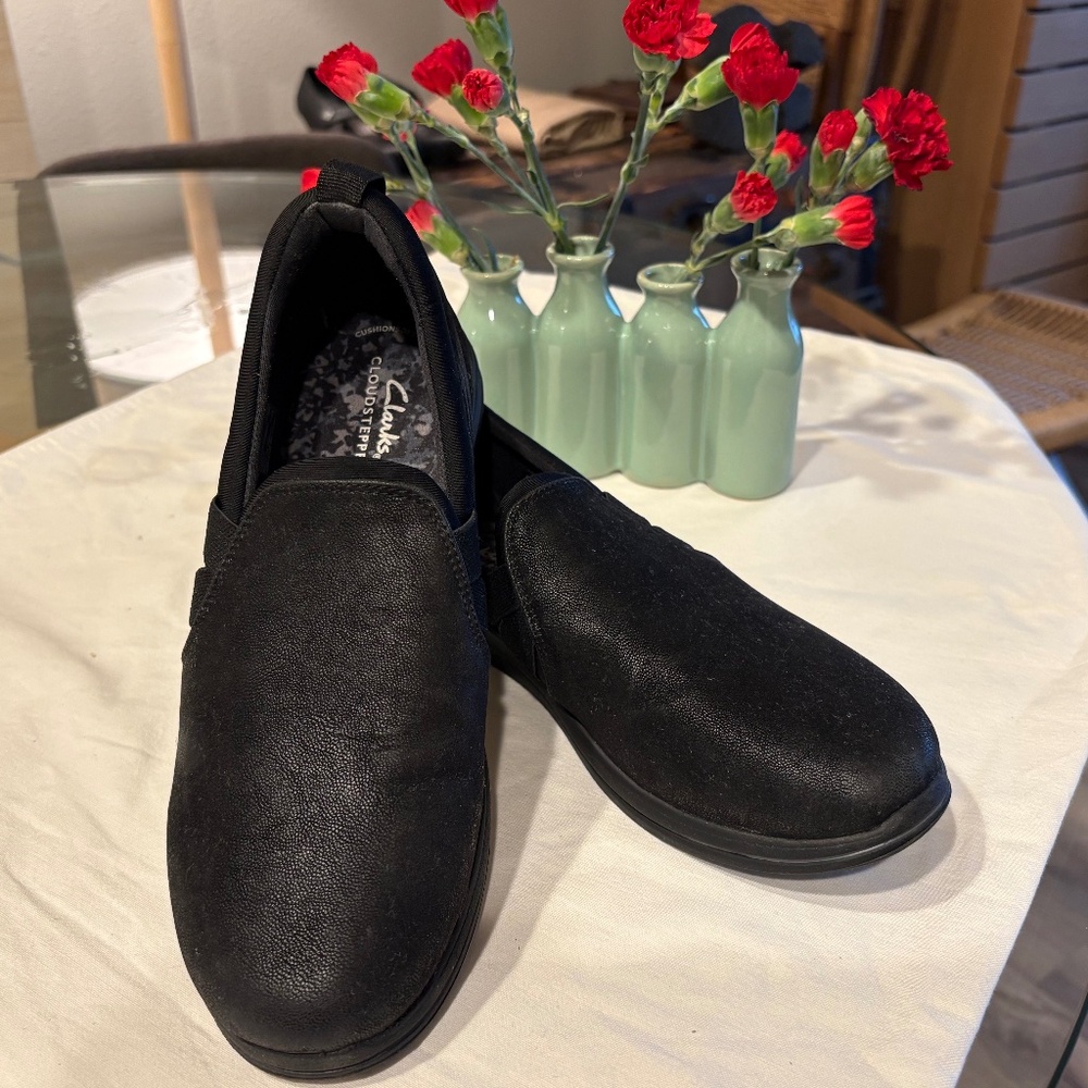 CLARKS CLOUDSTEPPERS Slip-ons LIKE NEW size 8